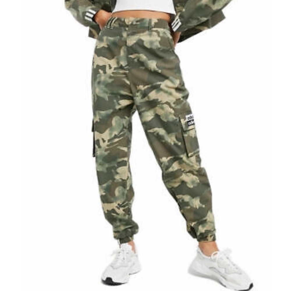 Adidas 3 Stripes Green Camo Print Cargo Jogger Pants Women’s Size XS Like New!